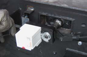 3.3 Installing the tipping grate motor and