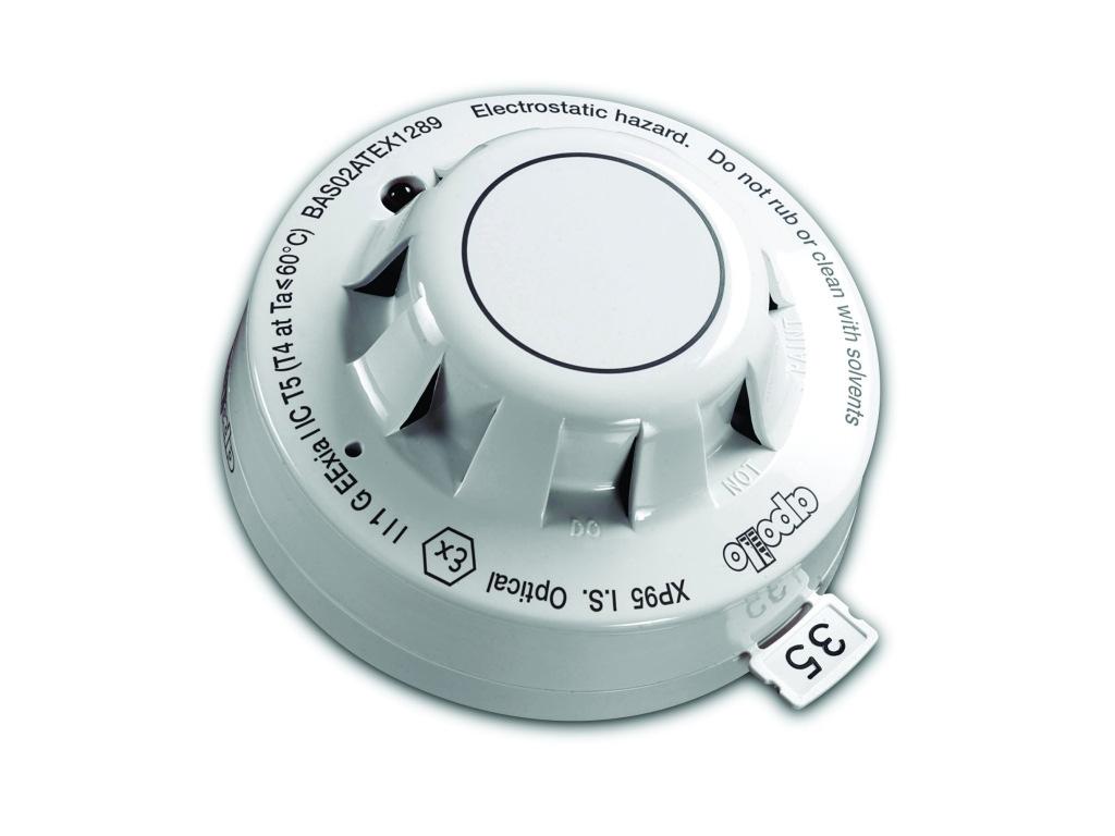 4 XP95 I.S. Optical Smoke Detector Optical smoke detectors incorporate a pulsing LED located in a labyrinth within the housing of the detector.