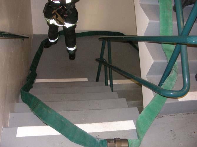 APPENDIX B 2½ INCH HOSELINE PROCEDURES FOR HIGH RISE Checks layout to ensure hose is to the outside of stairwell at turns to eliminate kinks until reaching fire floor landing and then lays out