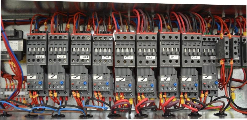 In the control panel the following are included. 9. SYSTEM PROTECTION Separate contactor with overload relay for each compressor. Separate contactor with overload relay for the evaporator fan motor.