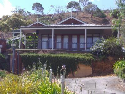 River Shack Rentals 3 Burgess Road, SUNNYSIDE The Shack is completely set up for entertaining with many features that would exceed most homes.
