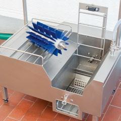 For this purpose, the handbrush is equipped with an individually controllable water inlet. Even better hygiene results can be achieved by adding disinfecting or cleaning detergents.