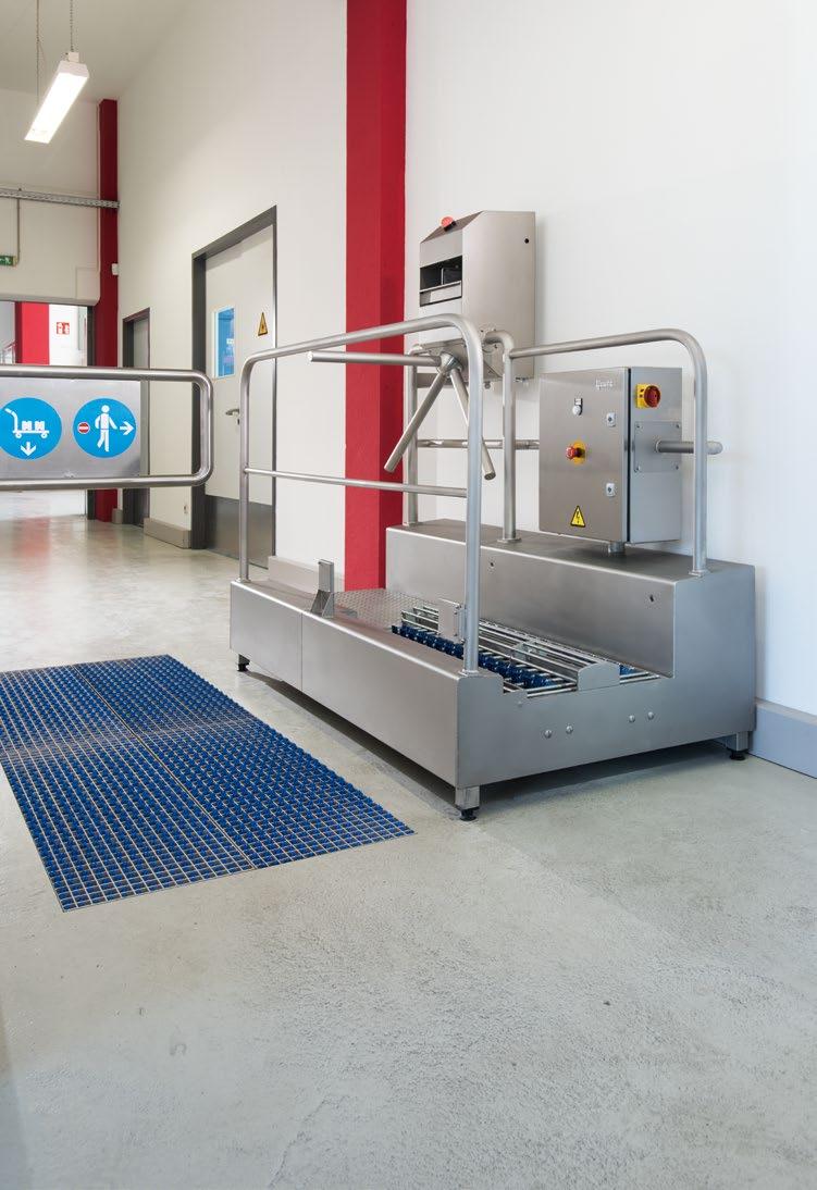NEW Sluice solutions with forced guidance Access control by turnstile Adjustable running time of the revolving brushes