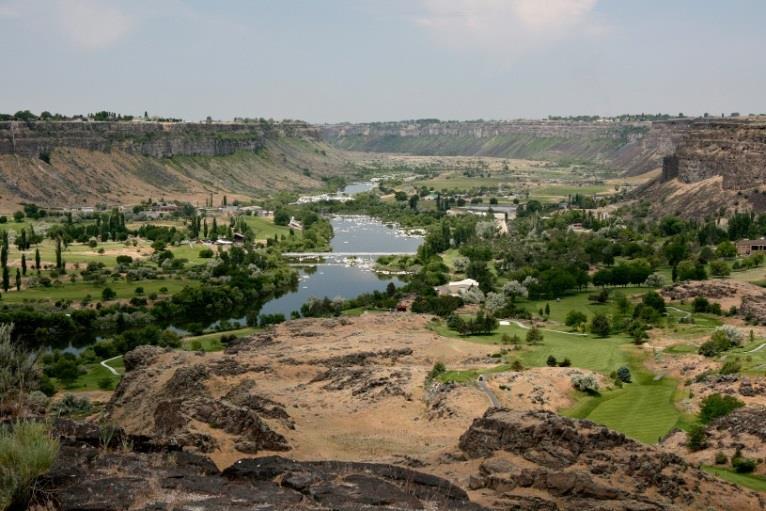 Parks, golf courses, river access and trails follow the Snake River as it winds through the region the steep canyon walls framing the setting for fishing, boating, rafting, and waterskiing.