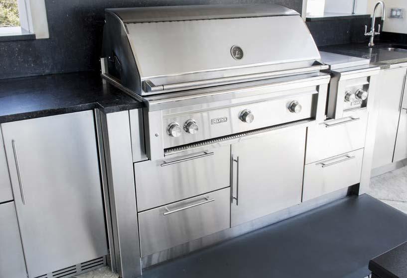 LYNX OUTDOOR COOKING Serious outdoor chefs expect more from a high-performance grill than just