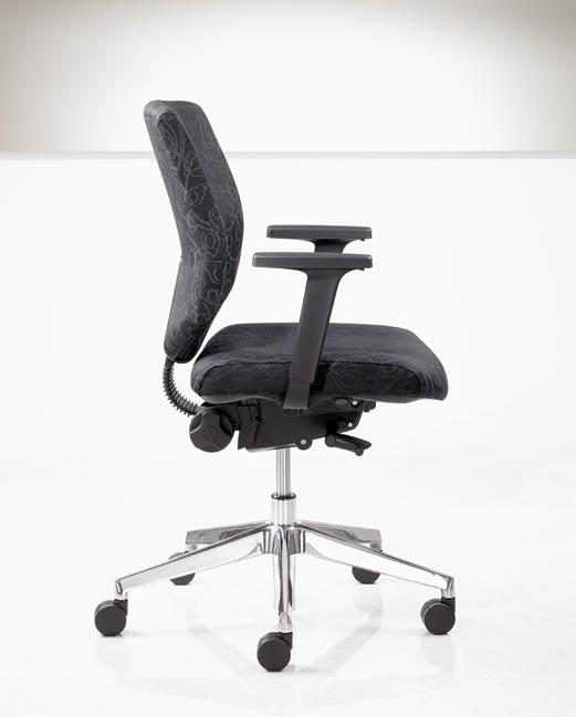 An inflatable lumbar support and two-tone seat/back upholstery are both