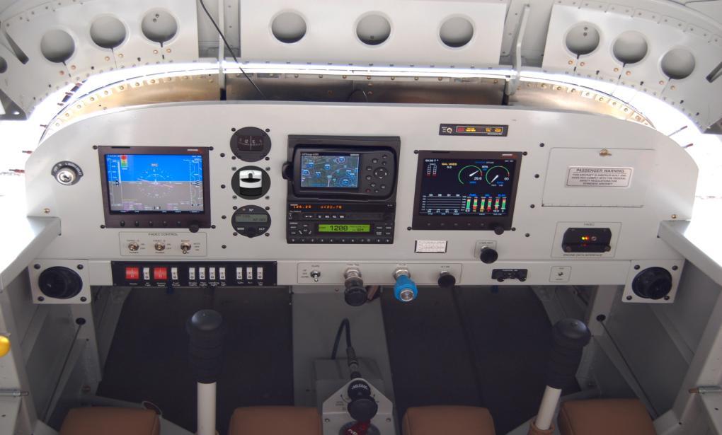 Pulse Oximeter and CO detector installed in the middle of the instrument panel