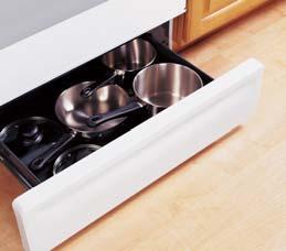 Lift-up cooktop Cooktop lifts up to allow easy clean-up of hard-to-reach