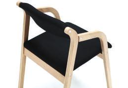 With Cinéma I want to prove it can be done: making a foldable design chair that fits comfortably with a dining table or can look