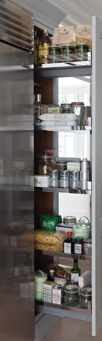 EVERYTHING IS EASY TO FIND IN THIS FULL-HEIGHT PULL-OUT LARDER. 4.
