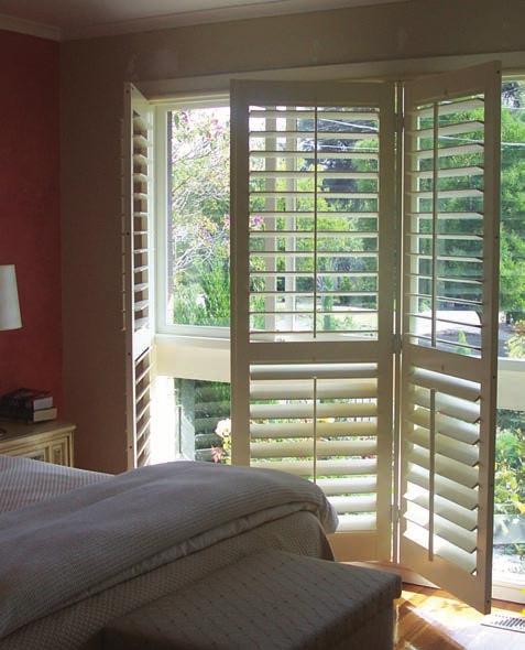 Clearview This exclusively patterned design has the tilting mechanism, blending into the slats