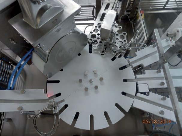 This machine is fed through a rotary valve complete with pneumatic control. A micrometric adjustment allows to reach an important accuracy on dosage between ports.