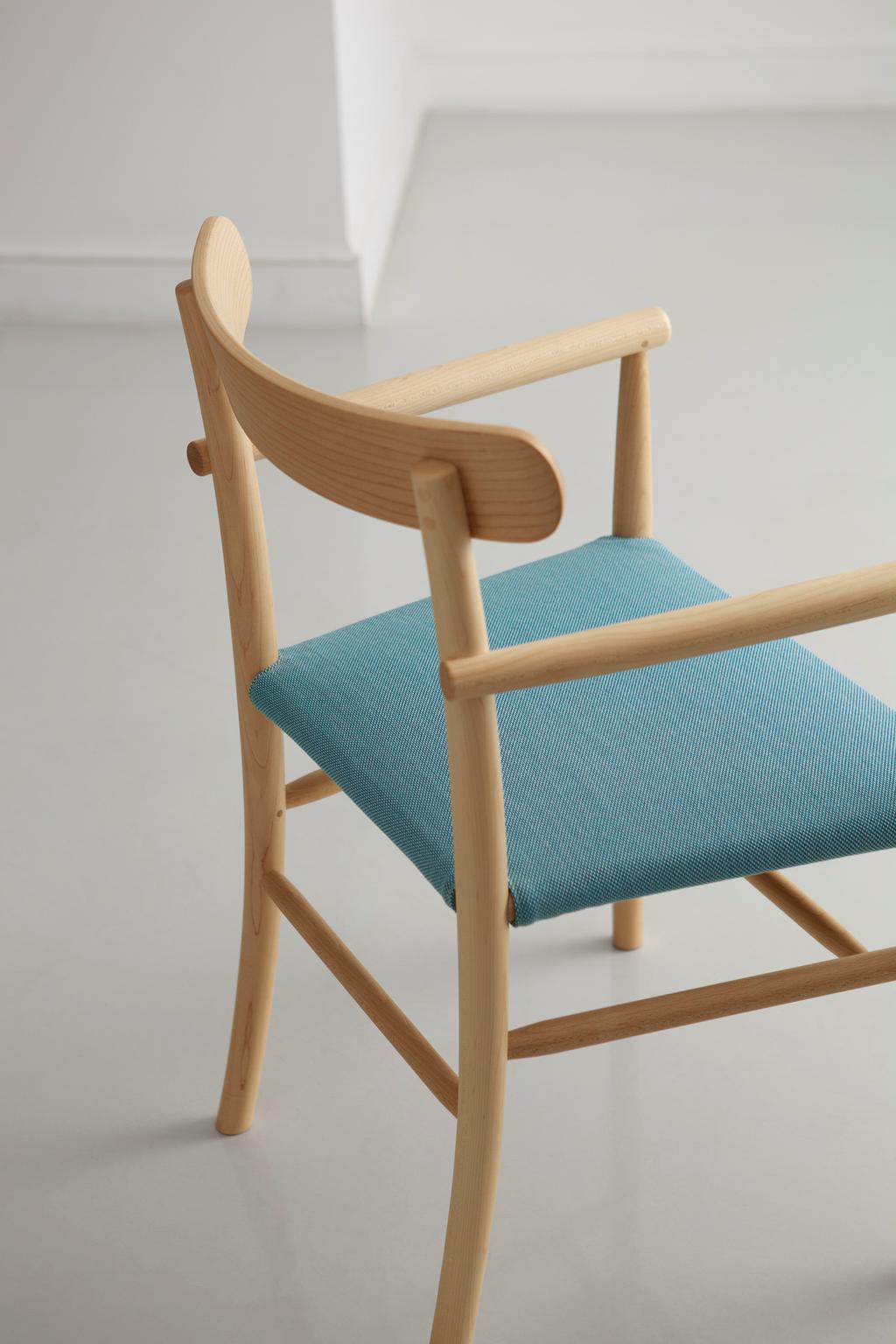 Lightwood armchair (cushioned)