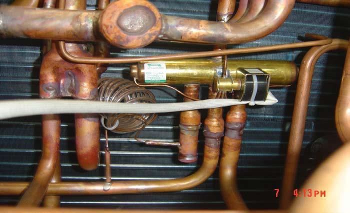 Part 2: Outdoor unit Four-way valve: There are two four-way valve: main