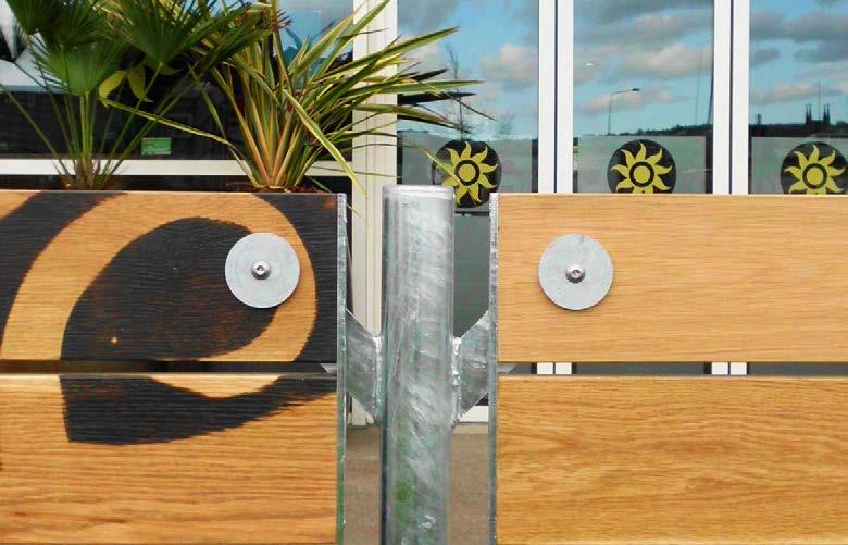 Fixtures Wooden panels can be attached to the posts in a range of different ways.