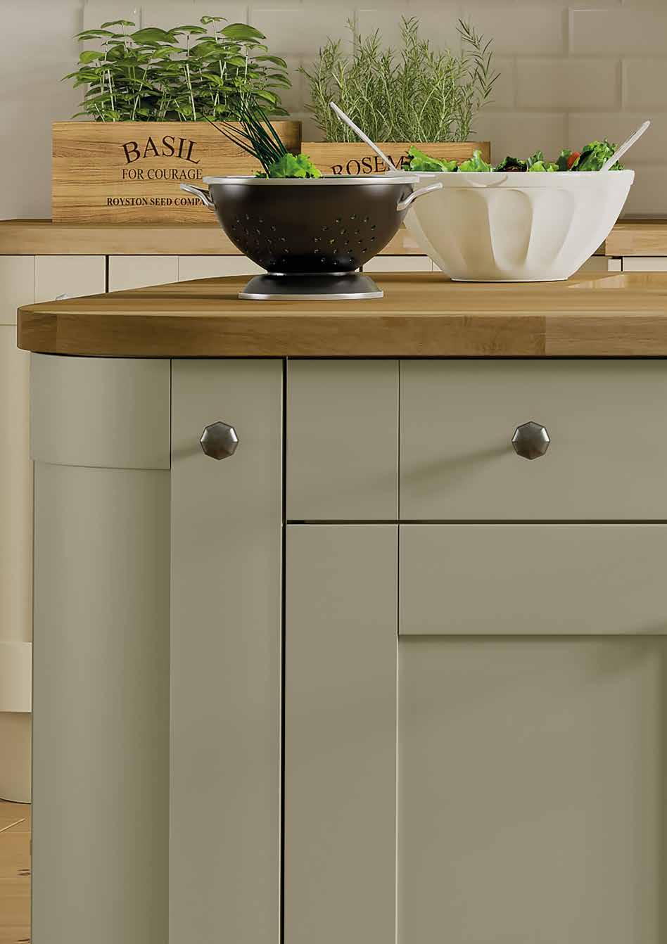 COLLECTION CRANBROOK 03 Inspired This shaker kitchen is characterised by its simplicity and versatility that fits well