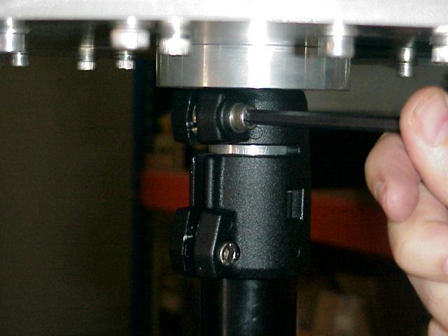 Secure the platform to the tripod with a hexagonal key.
