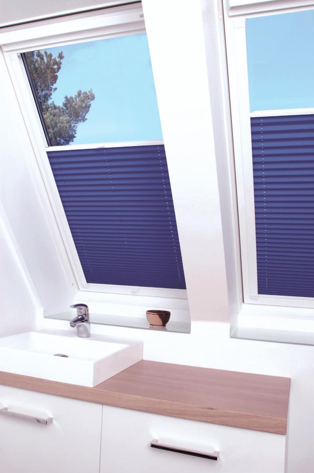 1 2 Smart details Night and day models [1] combination of two individual fabrics within one pleated blind,