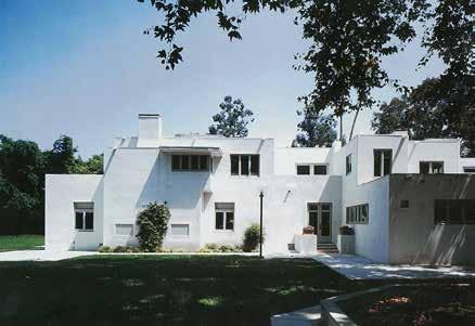 Early California Modern is identified by the use of flat roofs without eaves, simple geometric massing, unity of materials, ribbon windows, light exterior