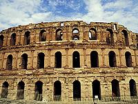 Rugged Roman Architecture By Colleen Messina 1 Roman builders created some of the most rugged, incredible monuments in history.