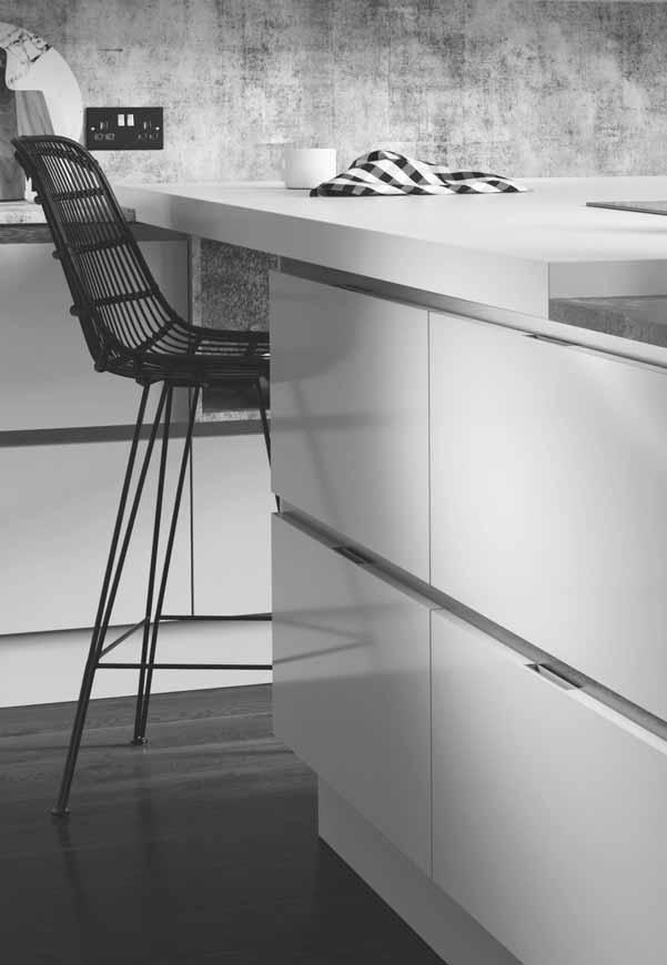 THE PRINCIPLES OF INSET Inset is a sleek and sophisticated approach to designing the ultimate, modern, handle-less kitchen and combines high quality cabinet specification with an extensive collection
