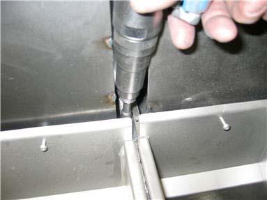 On full tanks, tighten the probe ferrule nut using a 7/16 wrench. 2.