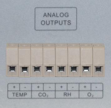 4 Analog Port The analog port allows the incubator to output analog