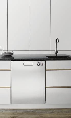 Prep work and clean-up are made easy too with a sleek Hansgrohe faucet and deep