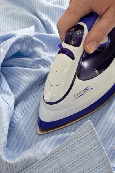 Chapter 10: How to Iron a Shirt For these instructions I assume you are ironing a batch of five (5) 100% cotton dress shirts with an iron setting of five to six (depending on your iron).