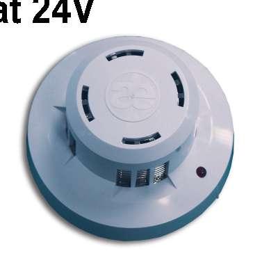 Power consumption: 35 A (stand by), 80 ma (alarm). Dimension: Ø 99 mm Height including the base: 46 mm. Dual LED LPCB certified Optical heat detector Socket and dust protector, included.