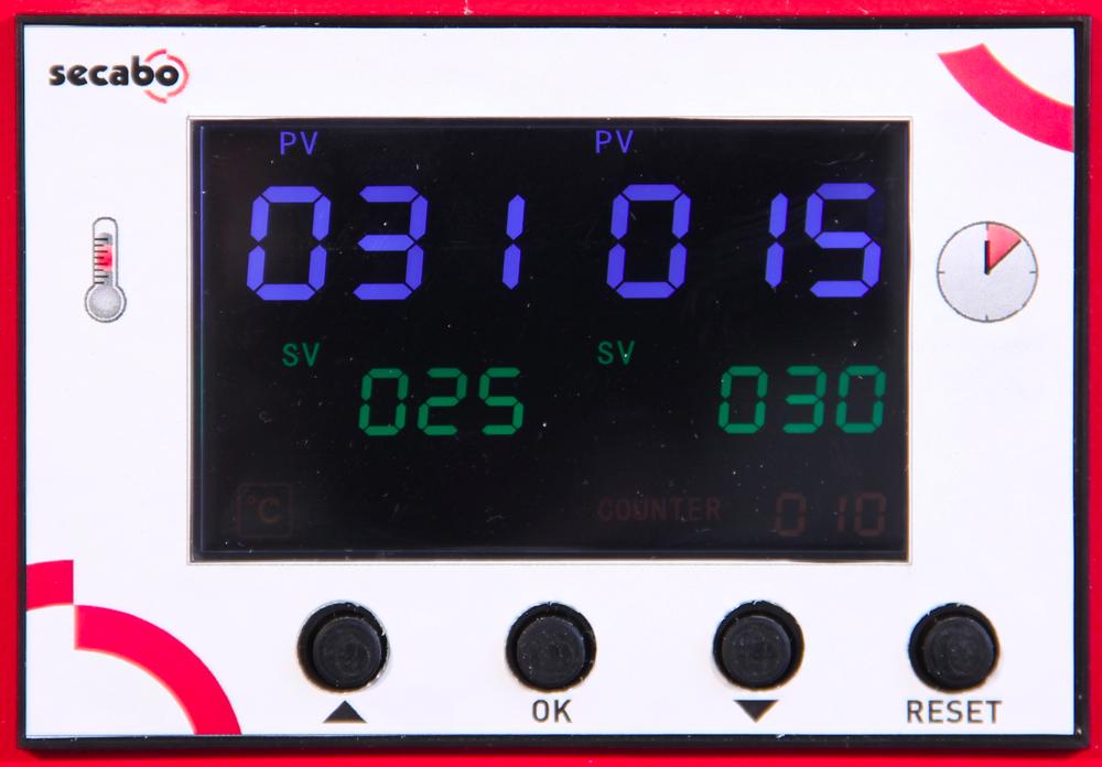 Base plate Controller With a large digital controller, temperature ( C und F) and pressing time can be adjusted.