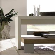 The combination of oak anthracite and a white lacquered glass top underline this