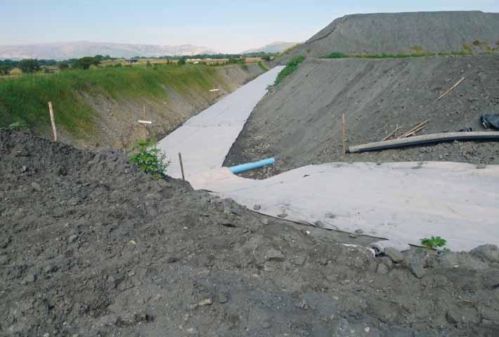 5 km of composite geosynthetic drains are being installed on the Brakpan tailings storage facility.