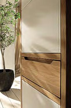 Version: solid alder, white leather 1 2 3 1 A crisp and fresh look for years to come: The white leather covered hinged doors for side panels create