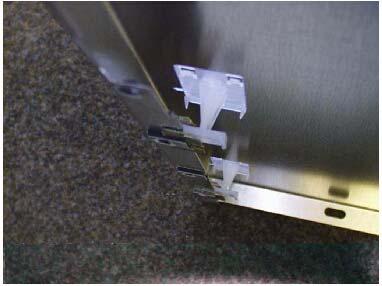 hinge plate attachment principle: The plastic clamps for the wooden door are pushed into the