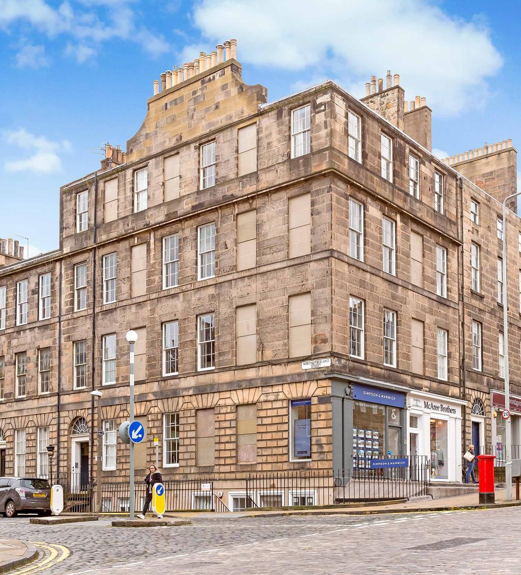 72/5 NORTHUMBERLAND STREET NEW TOWN, EDINBURGH, EH3 6JG Classic two-bedroom third-floor flat set within an A-listed Georgian tenement on Northumberland Street, offering a prime New