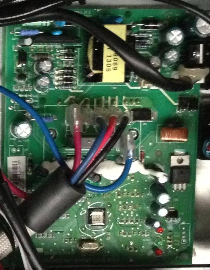 Pic 1: Use a multimeter to test the DC voltage between L2 port and S port of outdoor unit. The red pin of multimeter connects with L2 port while the black pin is for S port.