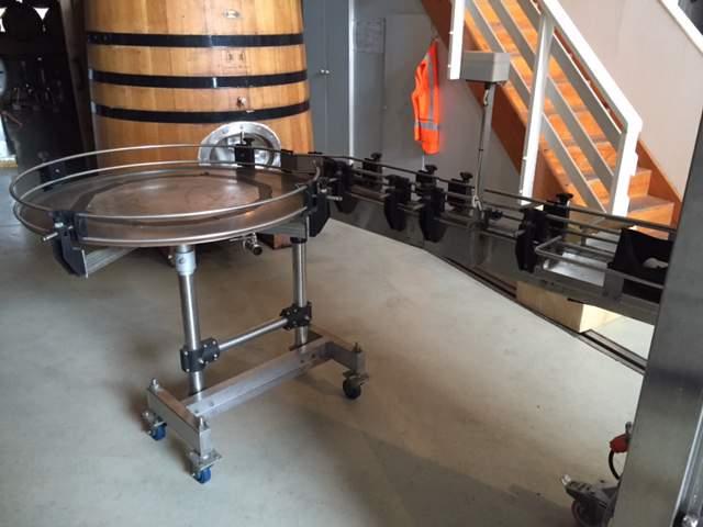 Wine Filler, conveyor, corker, accumulation table Code