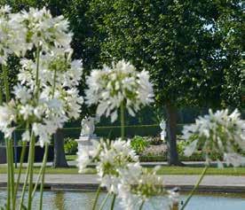 The gardens, the grotto and the glasshouses may be closed earlier on the occasion of events.
