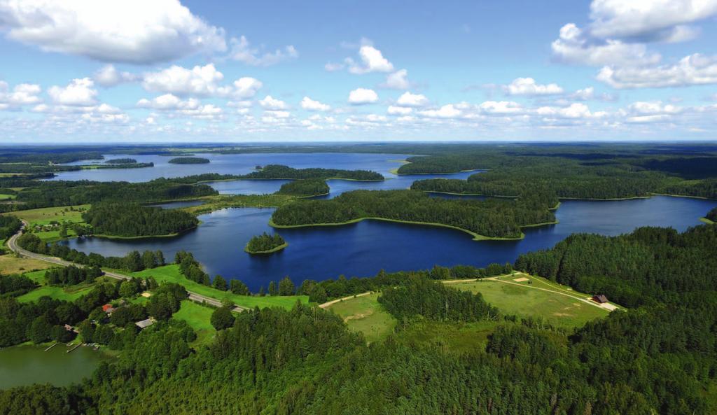 Žemaitijos nacionalinis parkas iš paukščio skrydžio. Platelių ežeras. 2016 m. Giedriaus Norvaišo nuotrauka. Žemaitijos nacionalinio parko direkcijos archyvas. tikėti išsaugoti viską.