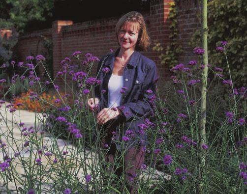 Profile Fiona Harrison Bsc. Hons MSGD Bsc.Hons Horticulture Reading University. (1983) Cert. Garden Design: Pershore College.
