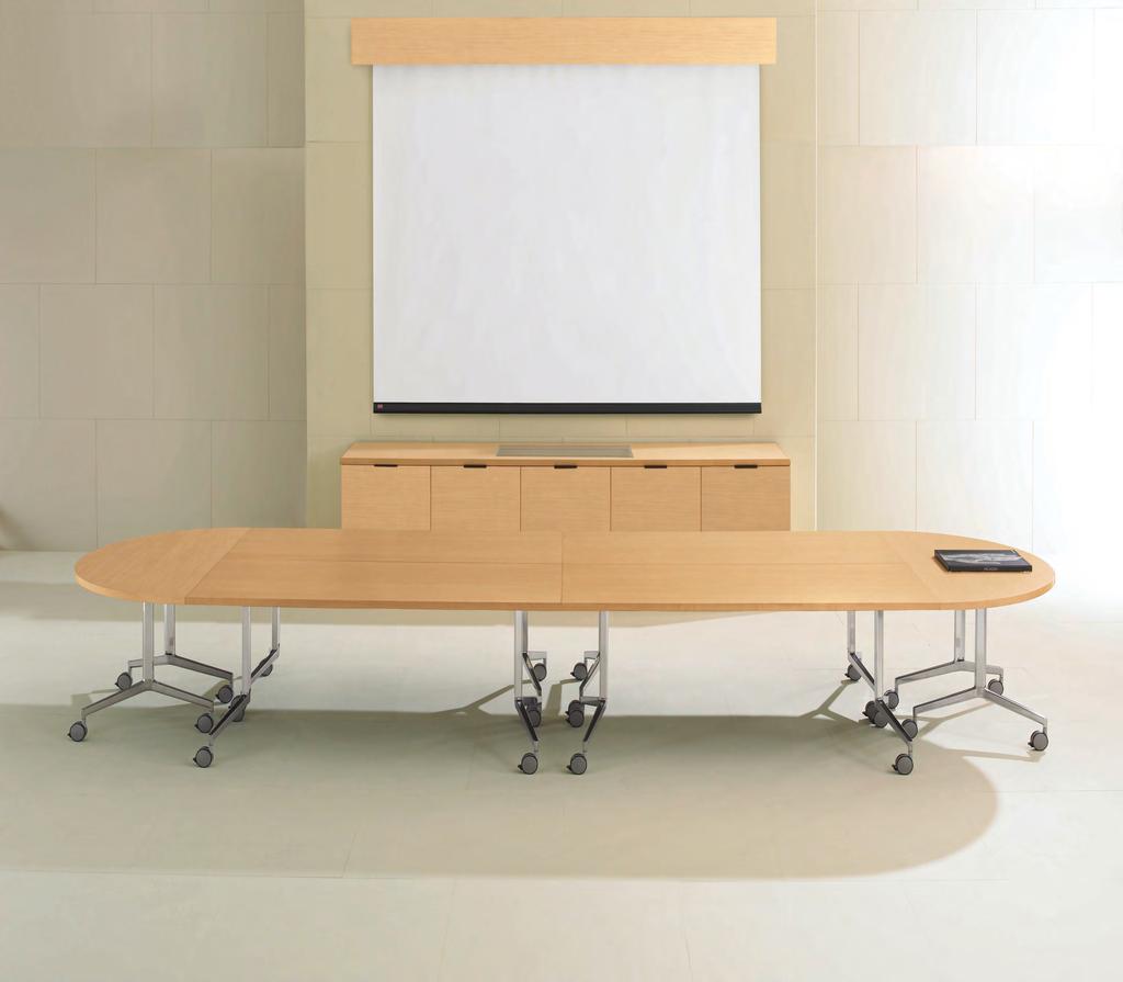 10 Linea Conference remote-control screen and a credenza containing a short-throw projector support corporate meetings, presentations and