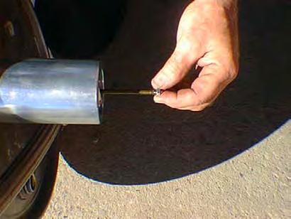 FITTING CONDENSATION COLUMN (Note: Column may already be installed): Screw it into position on the collection drum. Gently tighten by hand, do not use spanner. 3.
