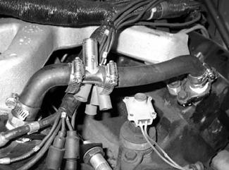 3 (3) Supplied Coolant Fittings 3 Fig. 36 Tighten hose clamps to.0 -.5 Nm (8 - lb-in.). Couple left and right cylinder heads with tee fitting and coolant hose provided.