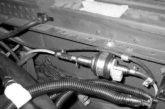 DO NOT cut with side cutters, scissors or similar tools as doing so will cause a restriction inside the fuel line. Tighten fuel line clamps to.0-.4 Nm (8.8-.4 lbin.).