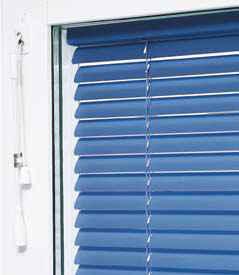 technical information 15mm/25mm ALUMINIUM 20mm VENETIAN PLEATED BLINDS controls As standard, the tilter mechanism and cord lock is incorporated into one unit thus allowing easy access to alter the