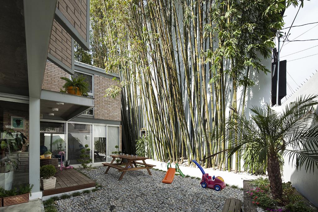 The Brisas House, designed by Garza Camisay arquitectos, is located within a small plot, with a