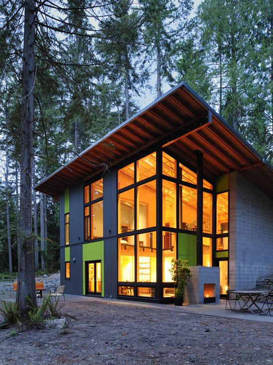 Wheeler Cabin, located in Washington and designed by Johnston Architects, is intended to