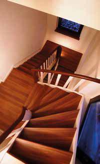 The hand rail finished in a walnut colour blends into the overall appearance and helps to give the staircase character. Absolute uniformity of decor over two floors, exactly as the family had wanted.