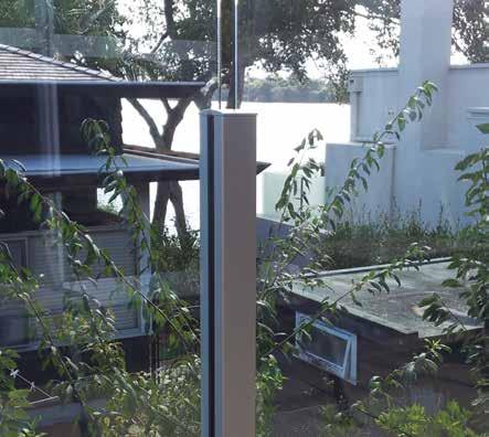 OUTDOOR LIVING FENCES & WINDBREAKS Modern high-performance glass is perfect